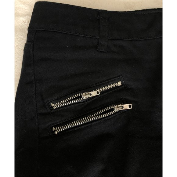 Forever 21 Black Skinny Jeans with Silver Zippers - Picture 9 of 11
